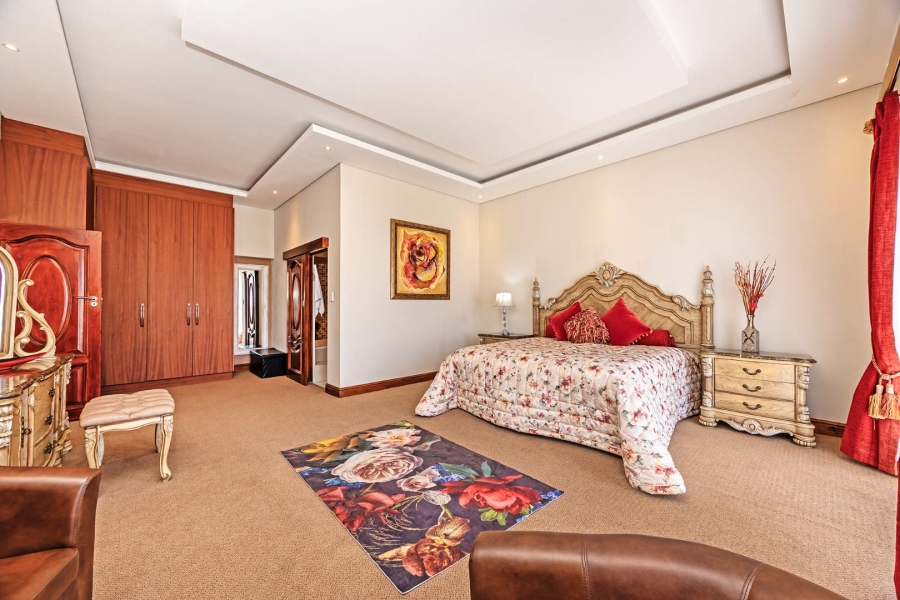 8 Bedroom Property for Sale in Baronetcy Estate Western Cape